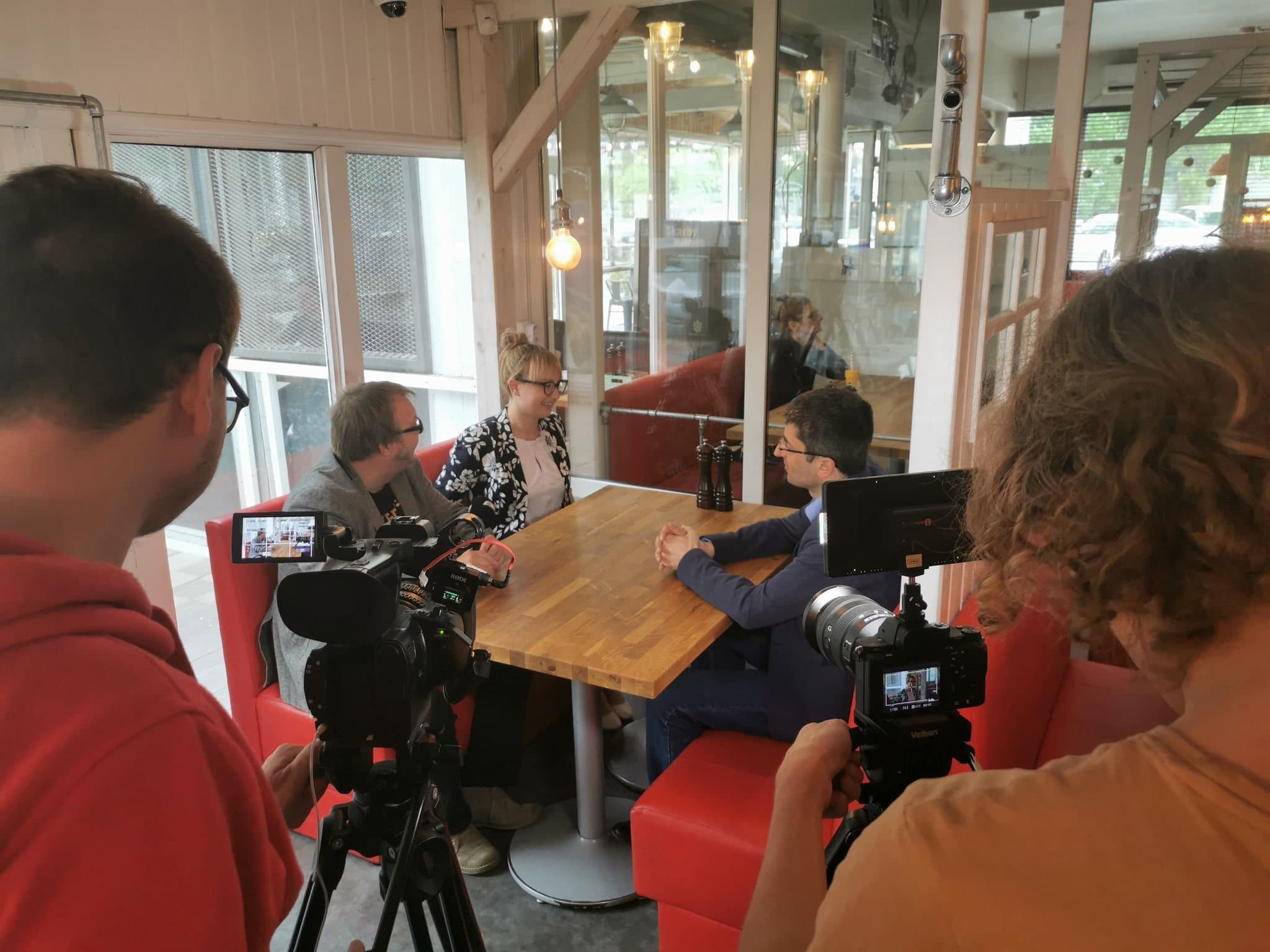 Dr Wojciech Bejda i mgr Patrycja Jędrzejewska w "Wiosennej Redakcji TV Słupsk