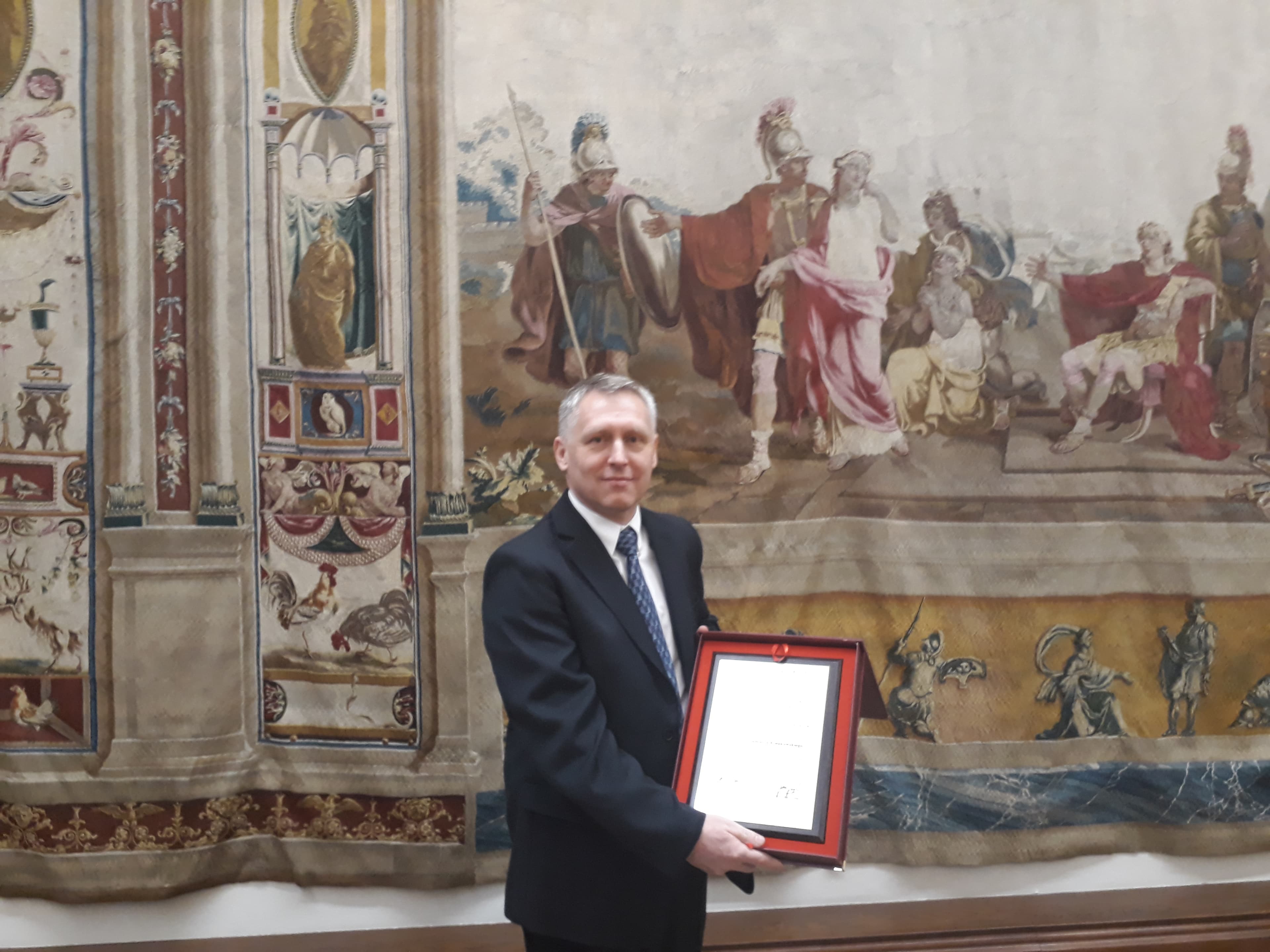 UROCZYSTE WRĘCZENIE NAGRODY IM. WACŁAWA FELCZAKA I HENRYKA WERESZYCKIEGO PROFESOROWI PIOTROWI KOŁAKOWSKIEMU